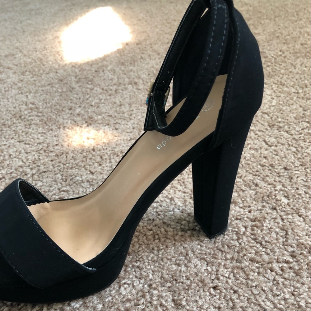 High heels - Picture 2 of 5